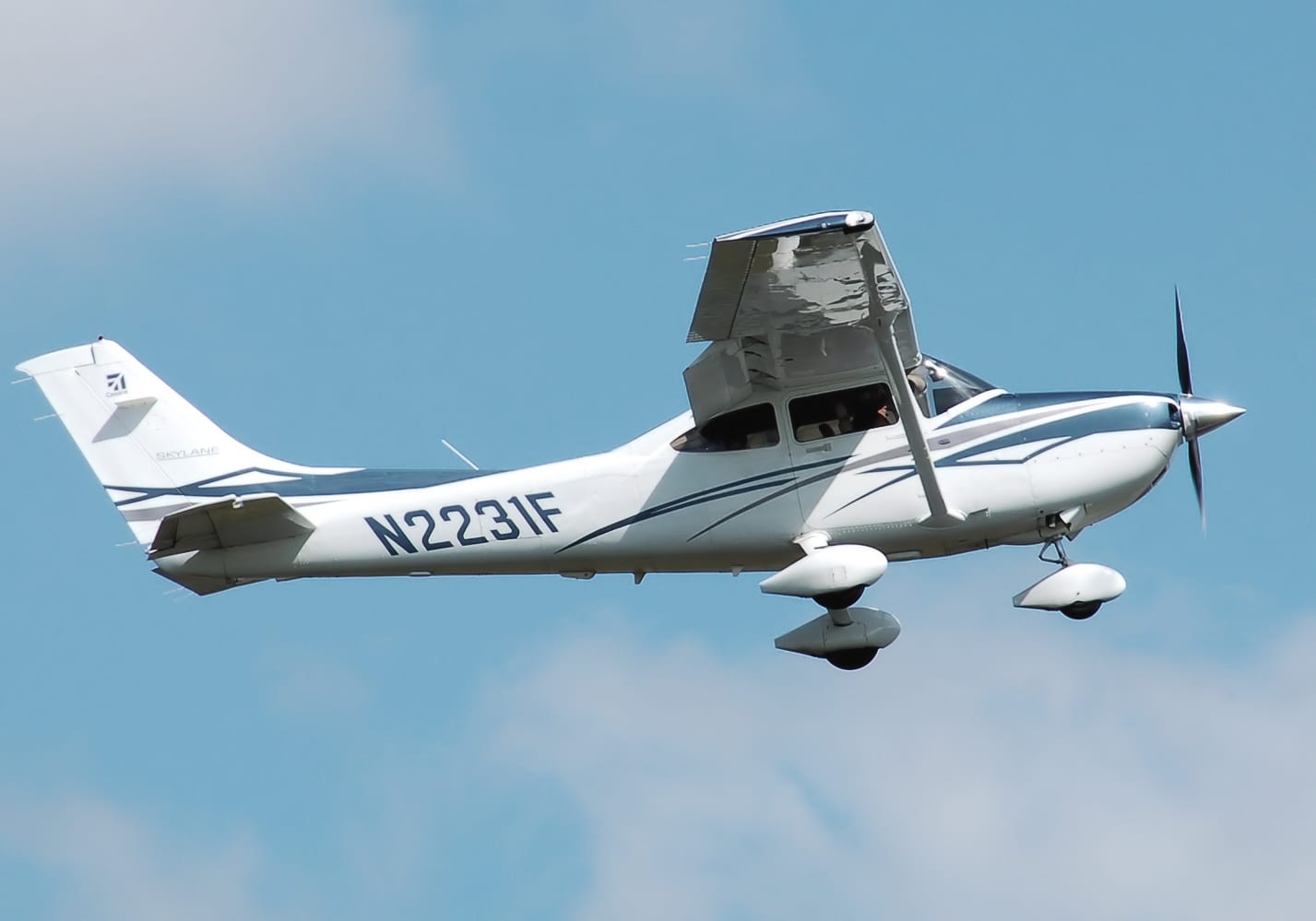 Cessna 182 Skylane (Photo by By Adrian Pingstone)