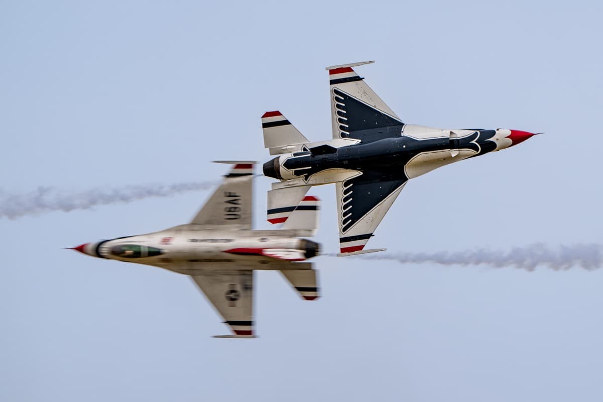 USAF Thunderbirds solos executing a high-speed opposing crossover pass at the Wings Over Solano air show.