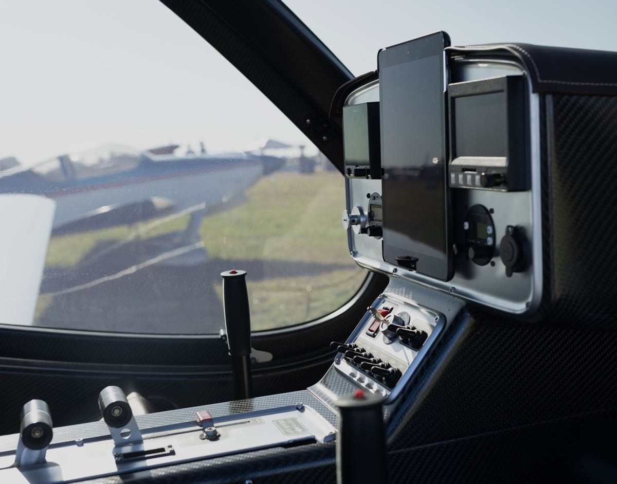 Gyrfalkn cockpit interior with side-by-side seating and Dynon, Garmin avionics